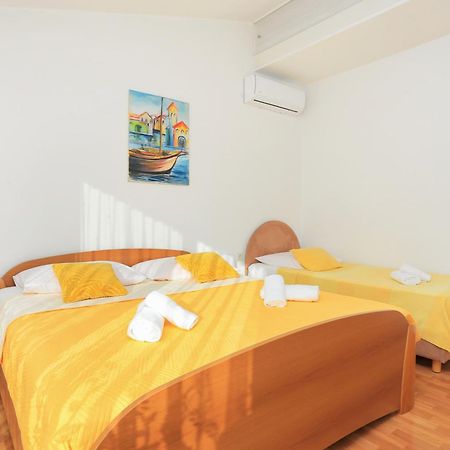 Apartments And Rooms With Parking Space Kastel Stafilic, Kastela - 18673 الغرفة الصورة