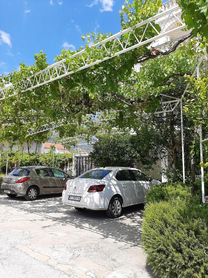 Apartments And Rooms With Parking Space Kastel Stafilic, Kastela - 18673 المظهر الخارجي الصورة