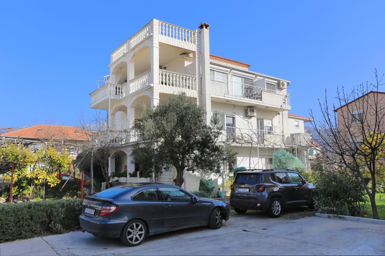 Apartments And Rooms With Parking Space Kastel Stafilic, Kastela - 18673 المظهر الخارجي الصورة