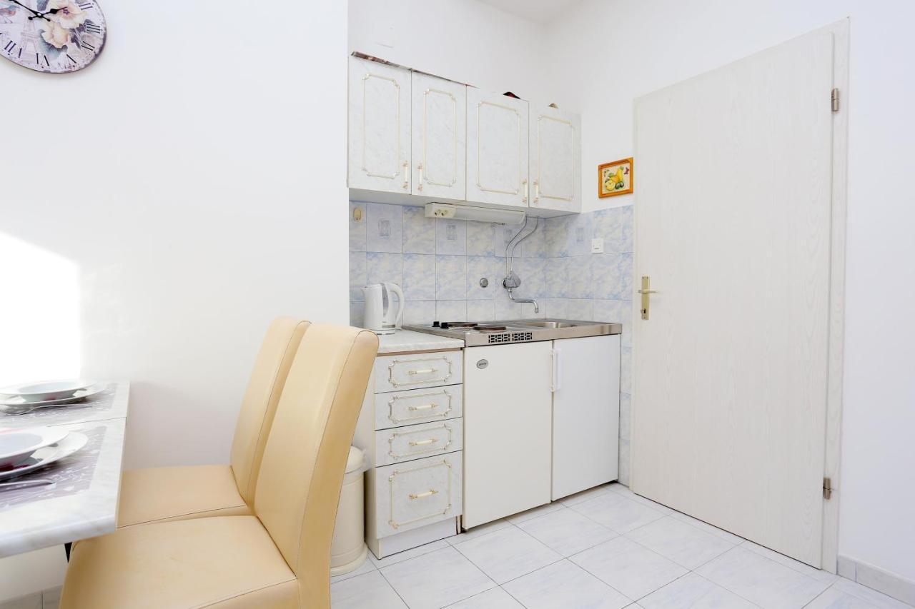 Apartments And Rooms With Parking Space Kastel Stafilic, Kastela - 18673 المظهر الخارجي الصورة