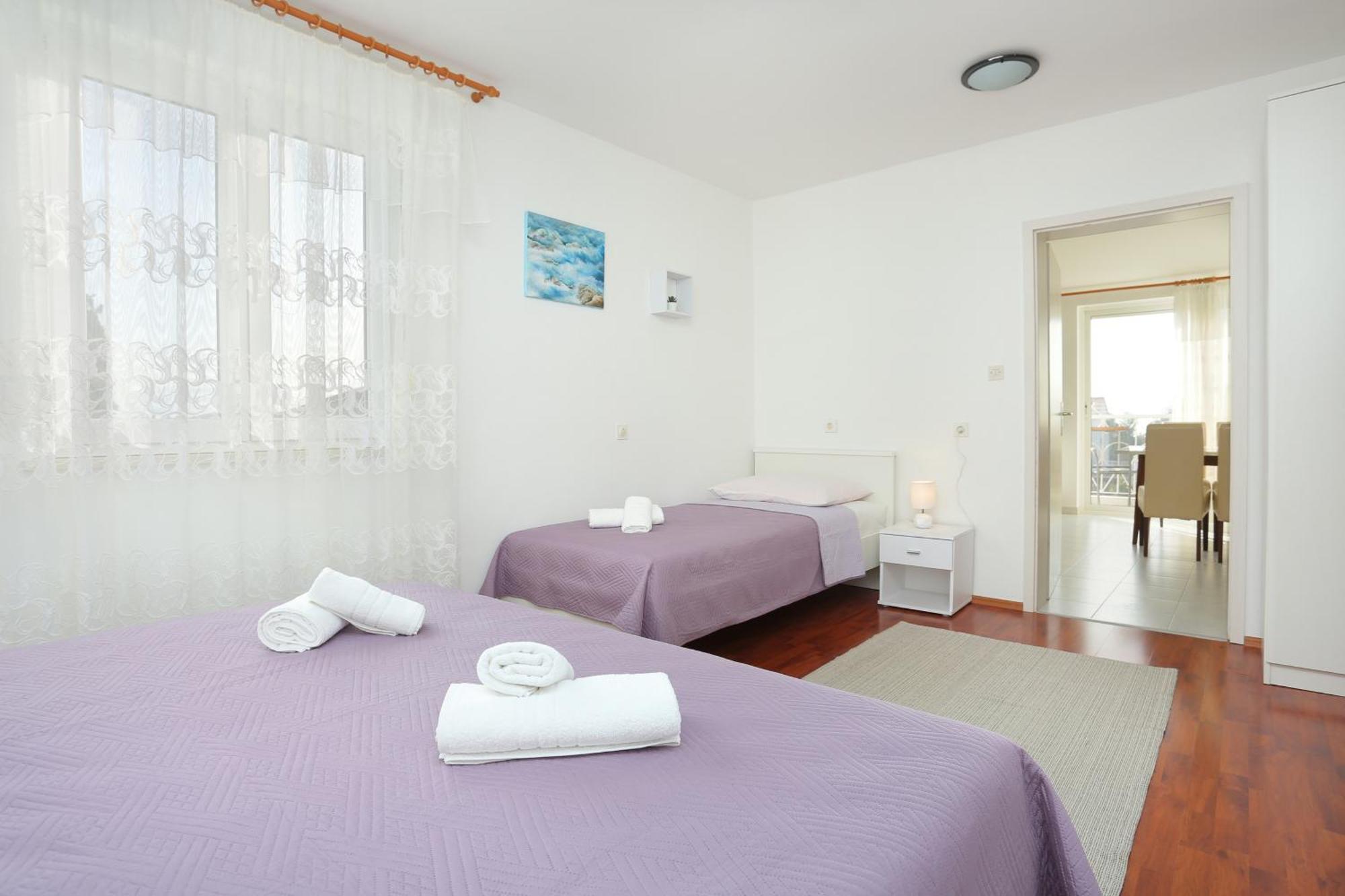 Apartments And Rooms With Parking Space Kastel Stafilic, Kastela - 18673 الغرفة الصورة