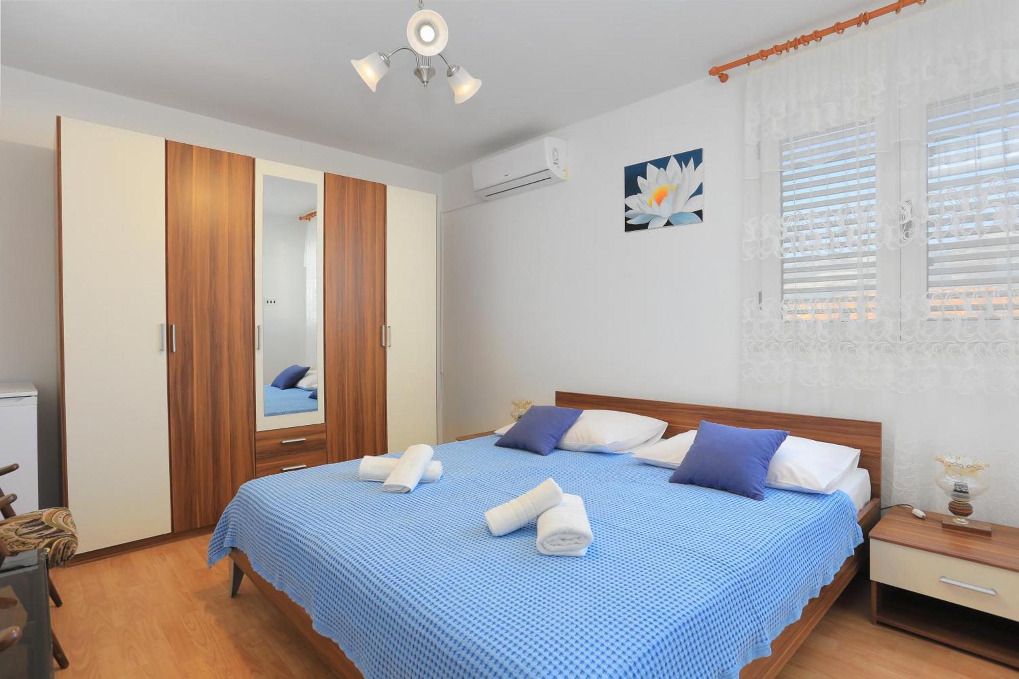 Apartments And Rooms With Parking Space Kastel Stafilic, Kastela - 18673 الغرفة الصورة